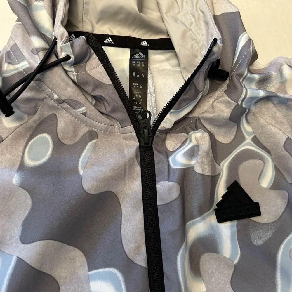 Adidas mens track‎ white & grey all over print lightweight hoodie Sz-XS. Z9